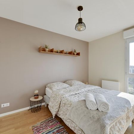 Chic Apartment With Superb View Of The Eiffel Tower Saint-Denis  Ngoại thất bức ảnh