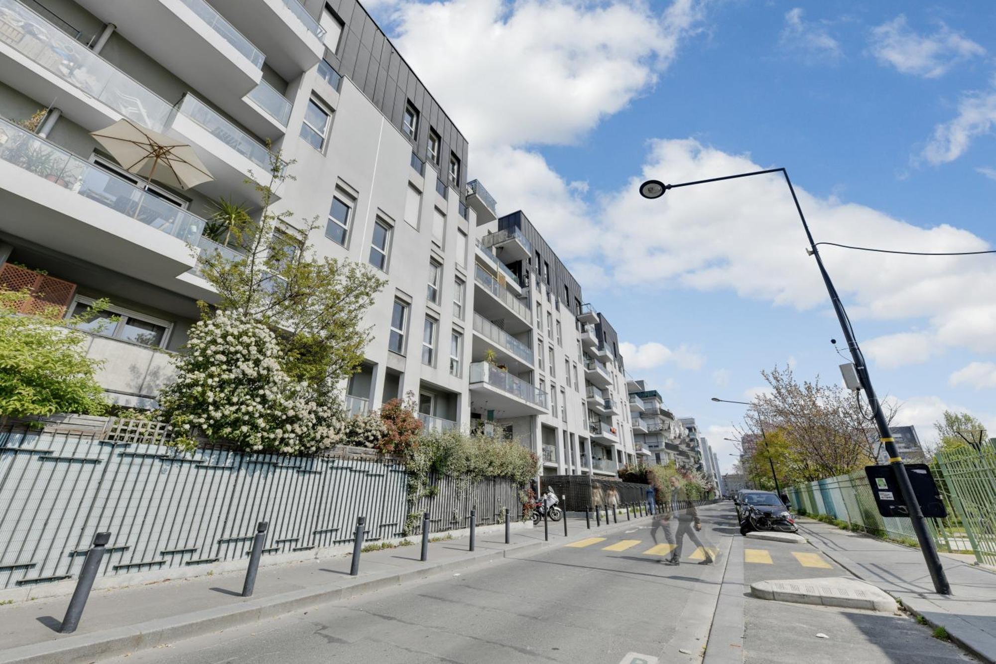 Chic Apartment With Superb View Of The Eiffel Tower Saint-Denis  Ngoại thất bức ảnh