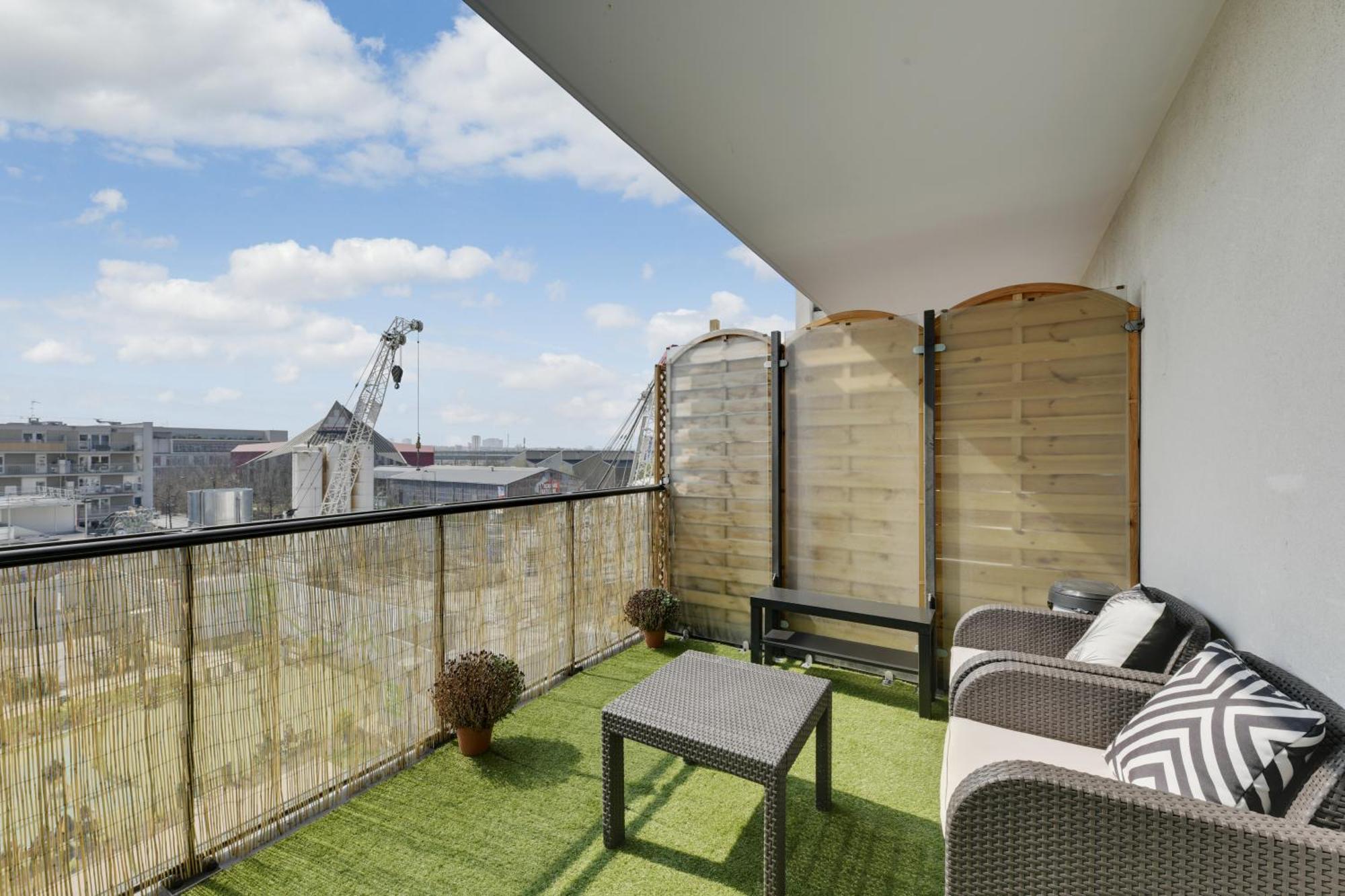 Chic Apartment With Superb View Of The Eiffel Tower Saint-Denis  Ngoại thất bức ảnh